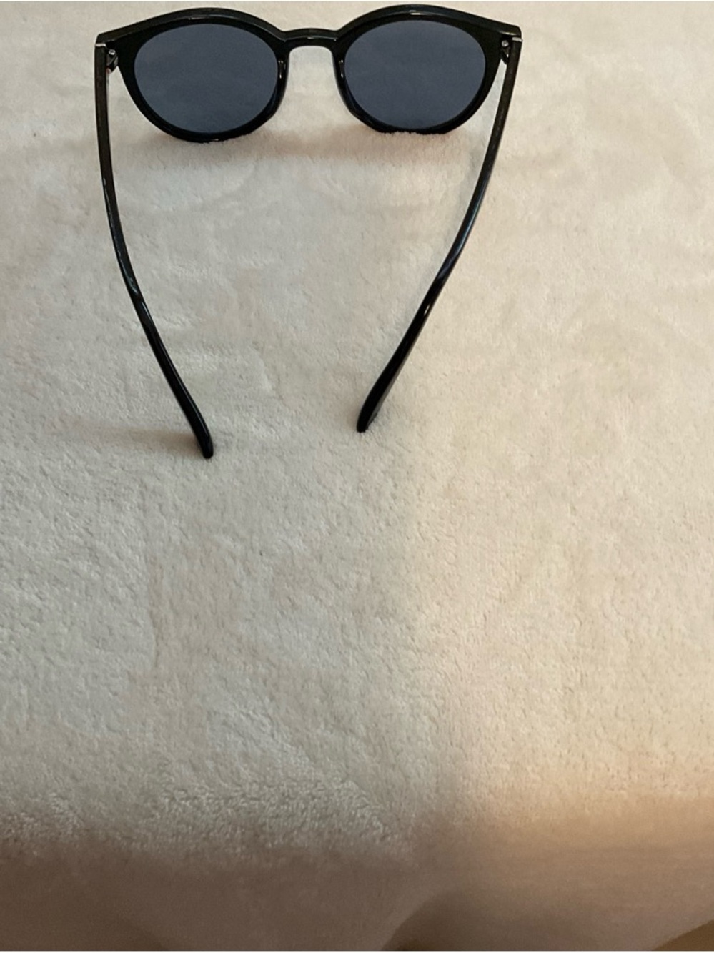 FRYE AND CO. Black Round Women’s Sunglasses - Picture 4 of 4